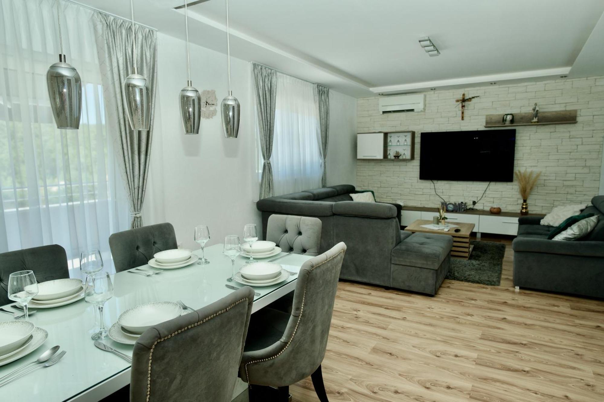 Apartment Lana Bristivica Eksteriør billede